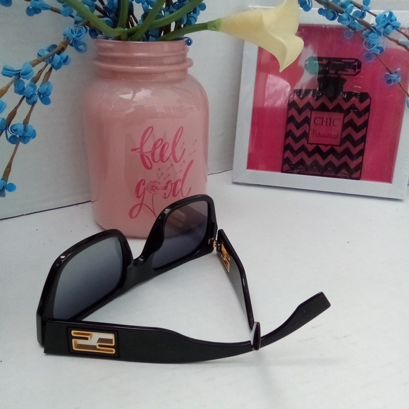 Fendi Sunglasses FE40124i 01B 54 21 145 Black with Gold Accent main image 11